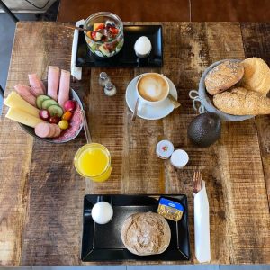 Frühstück Tisch 1